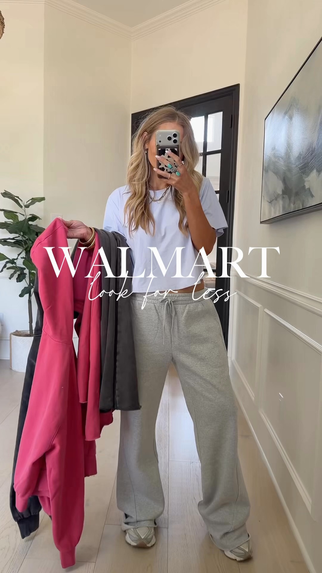 Size small / tts 
Perfect oversized fit 🤍