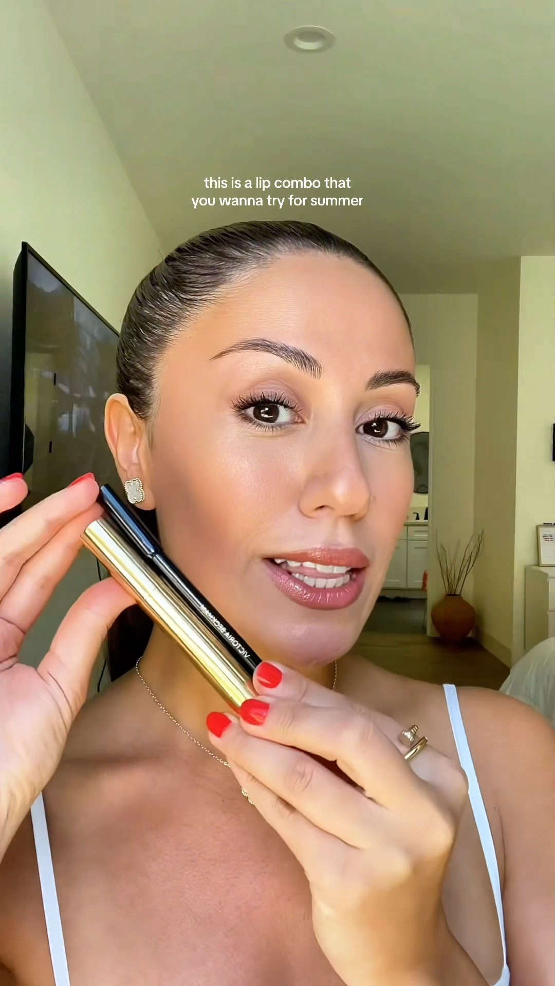 Best chic, natural and hydrating lip combo for summer👄

Lipbalm, lipgloss, lip combo, lipstick, hourglass cosmetics, makeup, beauty, luxury makeup, gift for her, gift guide for herr

#LTKBeauty #LTKFindsUnder50 #LTKxNSale