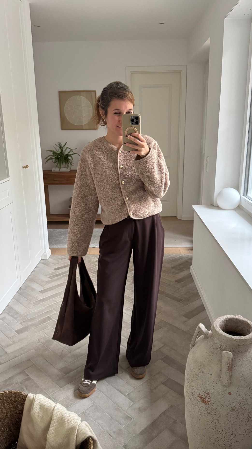 Hab mir die viralen Teddy Jacken bestellt und sie sind noch viel schöner als ich dachte 🥰🧸 Trage Größe XXS bei der Teddy Jacke und Größe XS / Länge 30 bei der Hose bei 163cm 

#LTKwinter #LTKdeutschland #LTKautumn