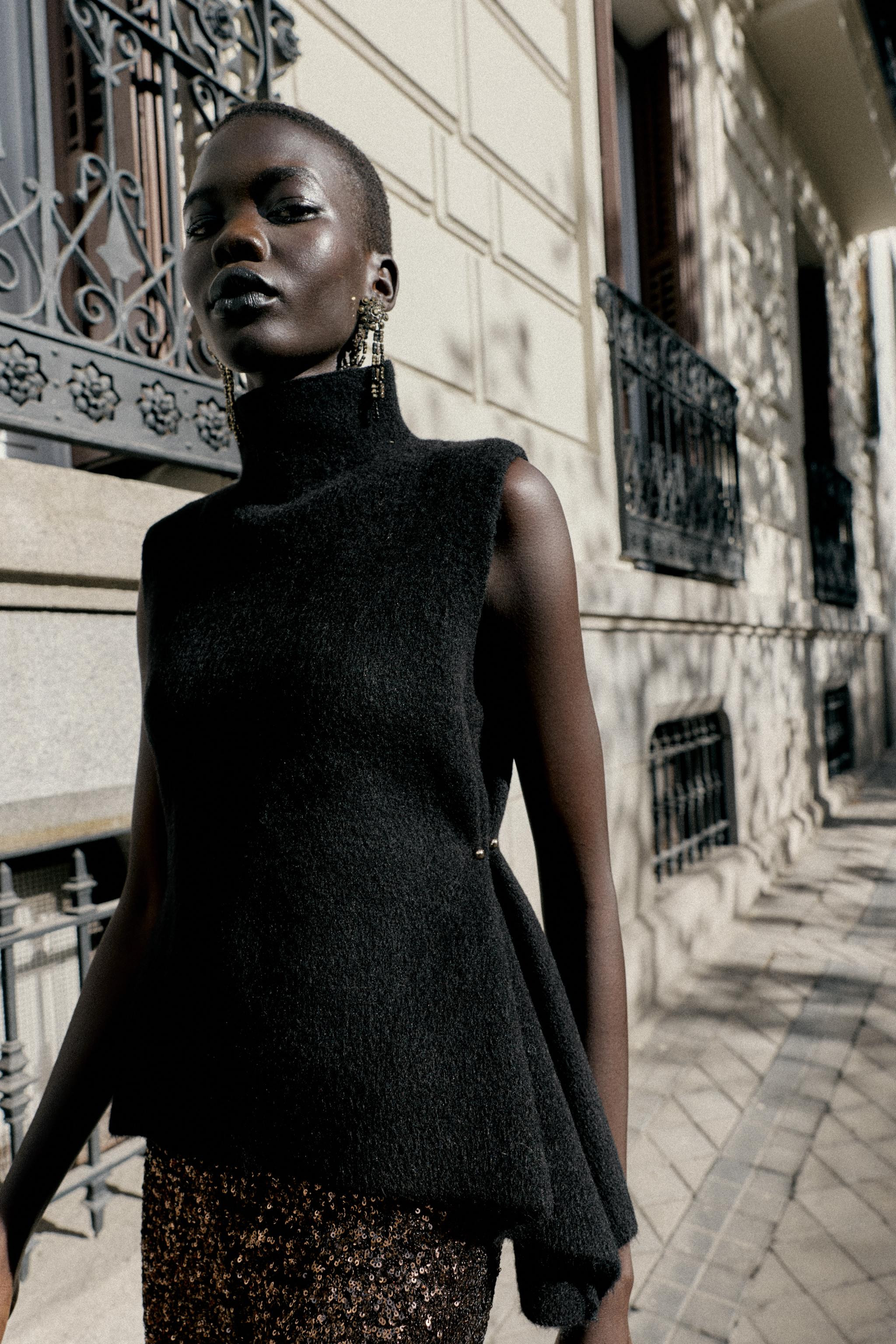 ASYMMETRIC KNIT TOP WITH SIDE APPLIQUÉS | Zara UK