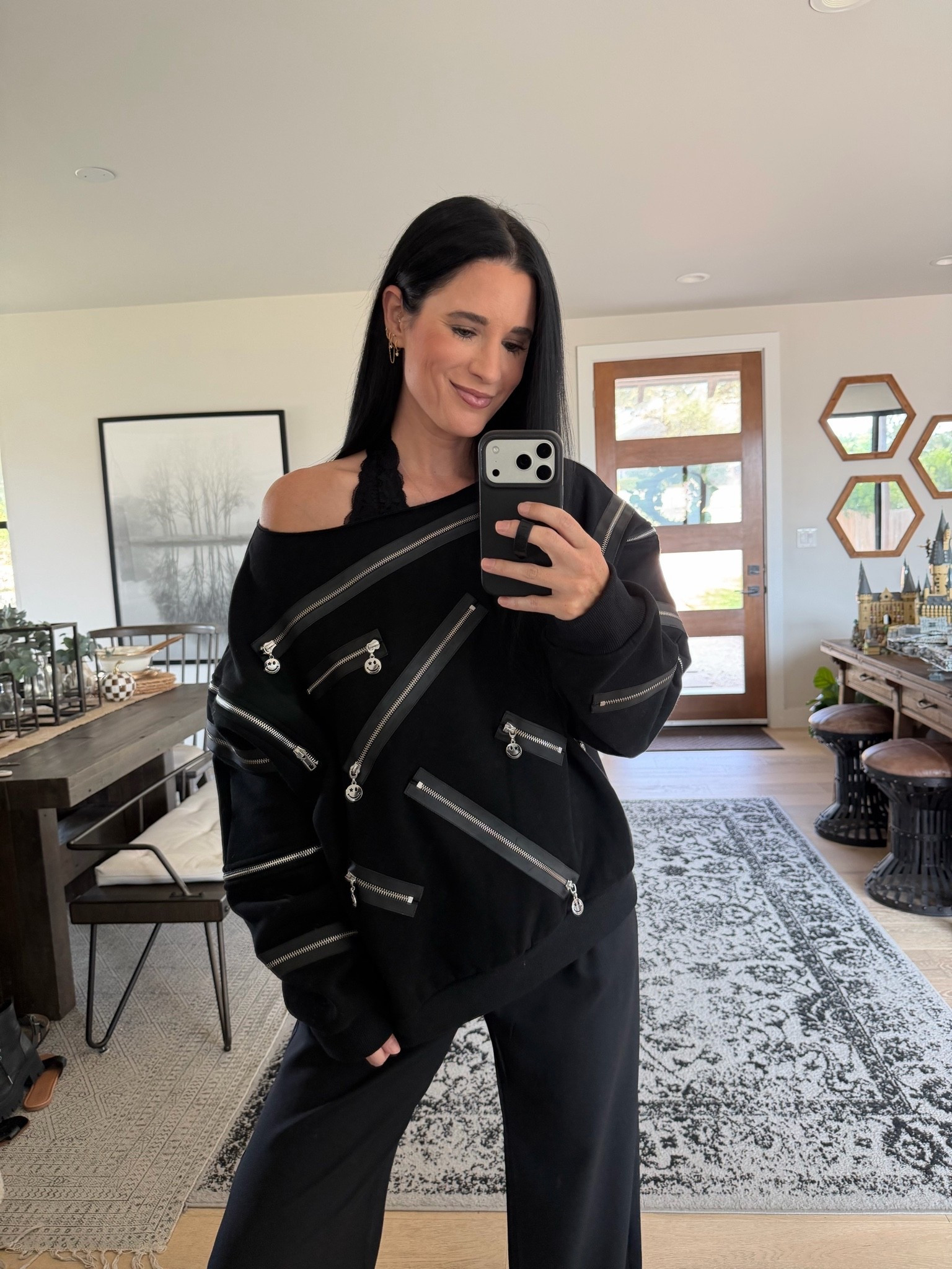 This zipper sweatshirt from @AKIRA is so fun and unique for fall!