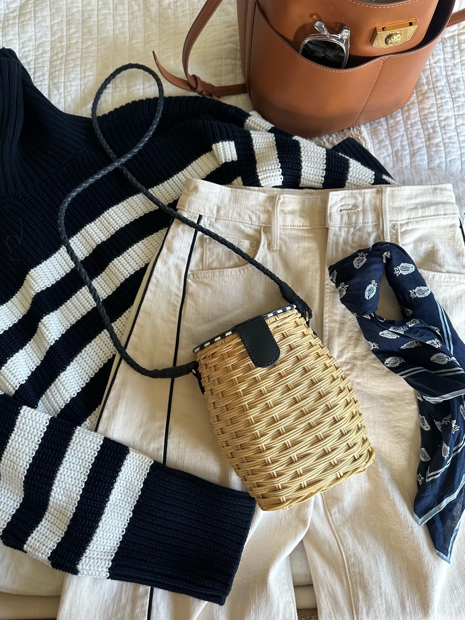 Found the perfect summer bag… love the detail on these jeans and this cozy cotton sweater 🤍🤍🤍