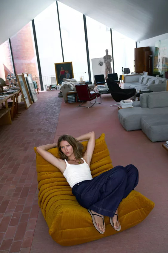 WIDE-LEG TROUSERS WITH DARTS | Zara DE