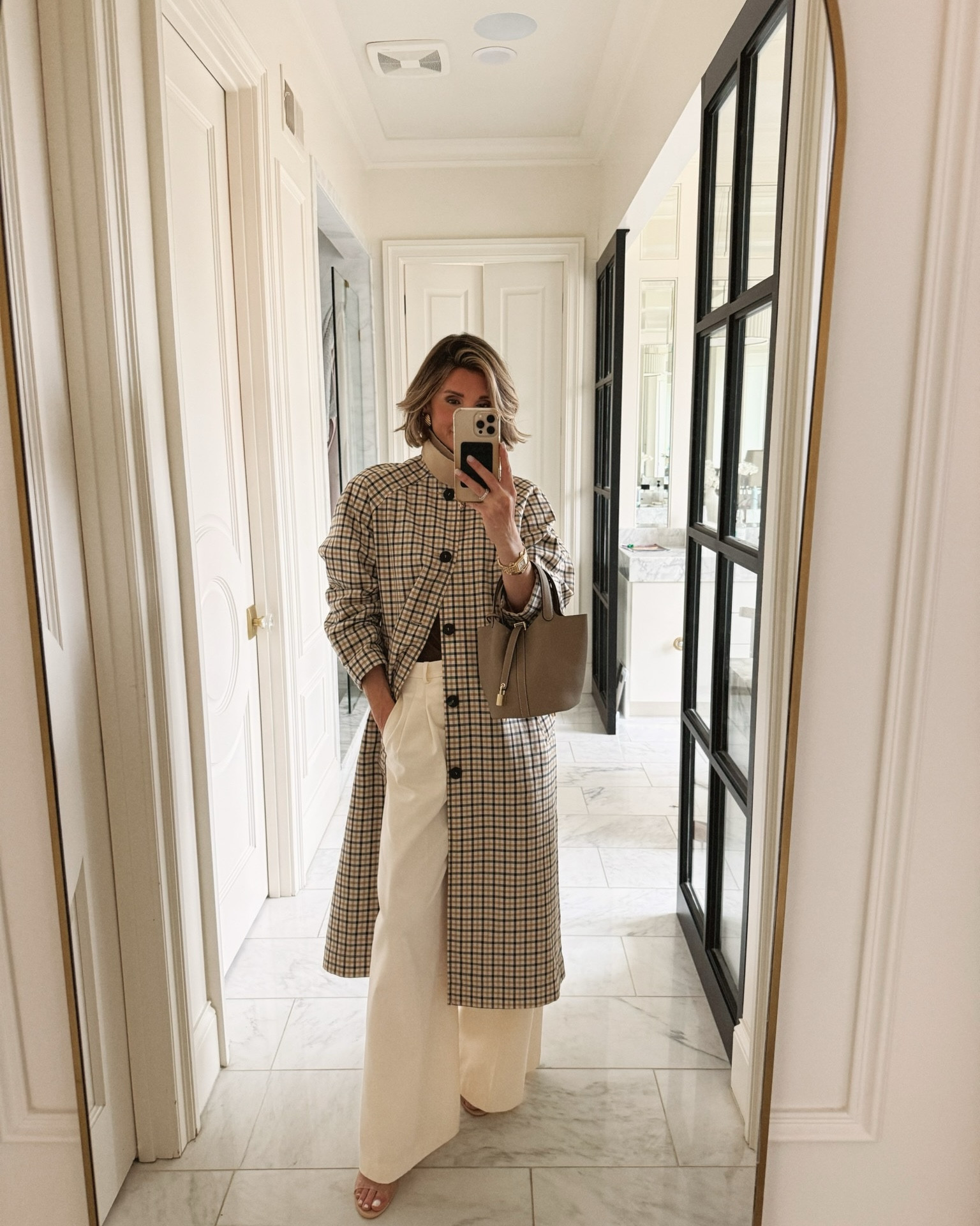 This trench coat at @Zara is so good 🤍 It’s reversible with a subtle pop of plaid — so many possibilities for spring styling.

#LTKootd