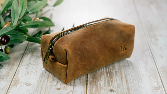 Leather dopp kit, Personalized groomsmen gift, leather dopp kit, mens leather toiletry bag, mens ... | Etsy (US)