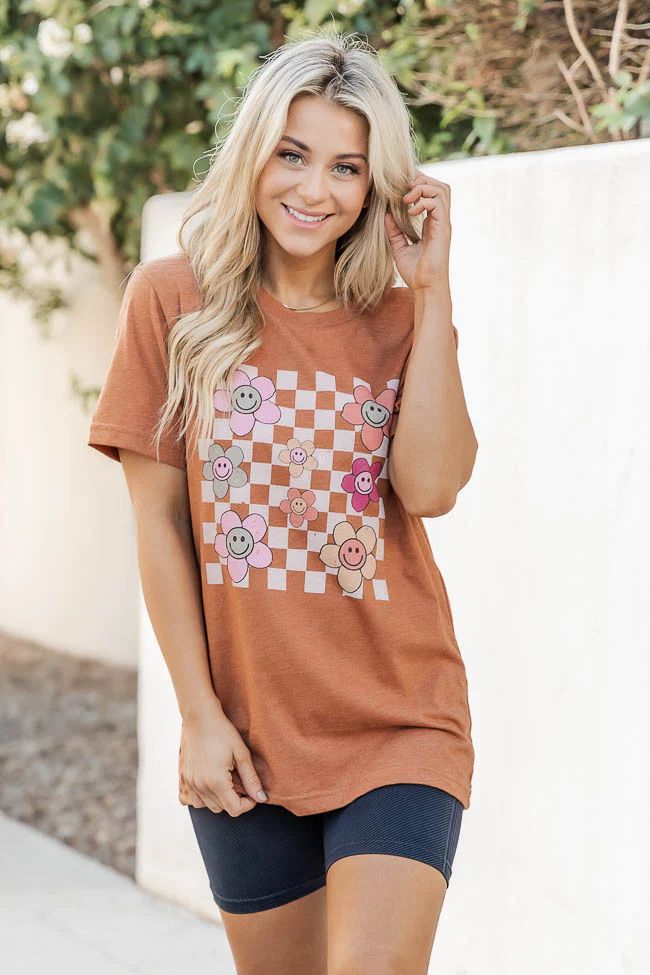 Daisy Checkered Burnt Orange Graphic Tee | Pink Lily