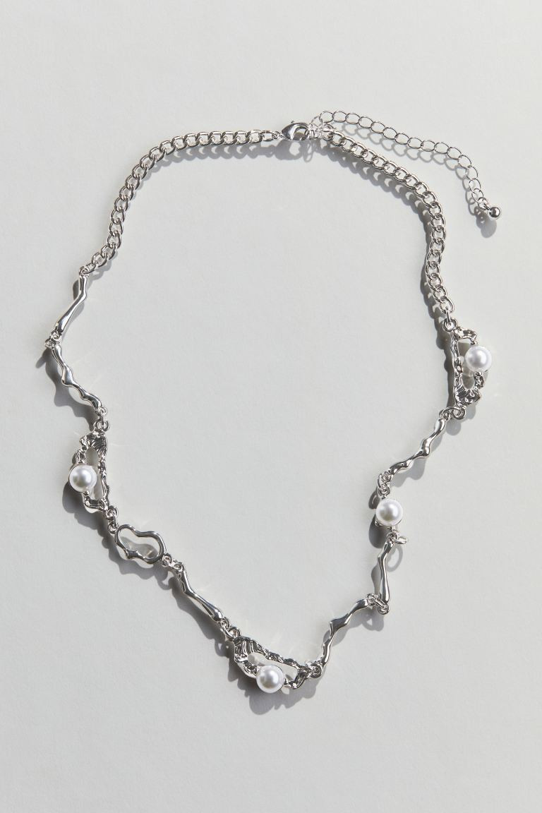 Beaded short necklace - Silver-coloured - Ladies | H&M GB | H&M (UK, MY, IN, SG, PH, TW, HK)