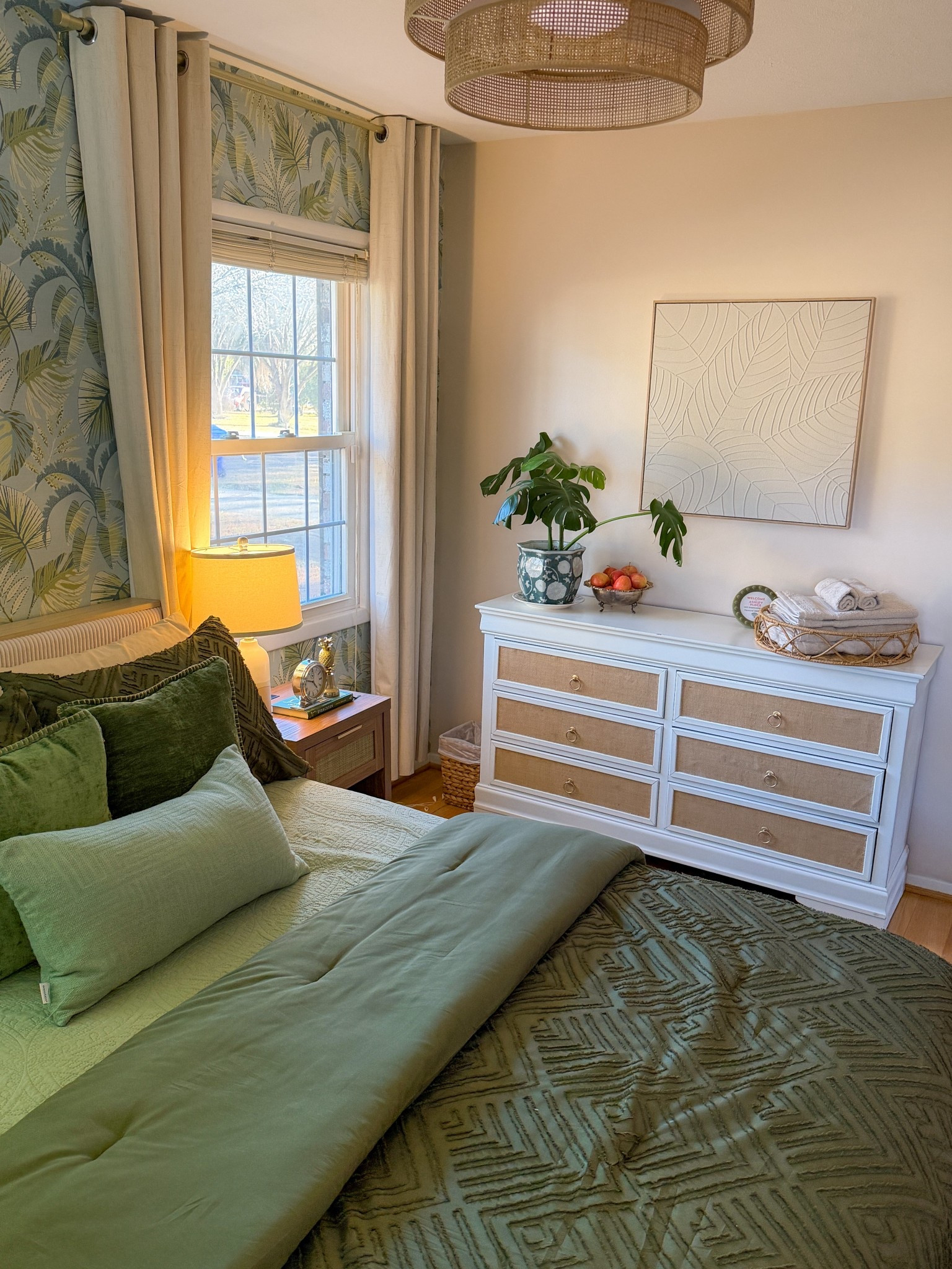 As someone who loves creating a luxurious experience in my home for my guests, I know bedding is everything. I want my guests to feel extra special — like they’re checking into a boutique hotel with the softest bedding and thoughtful touches around their room.
This olive green comforter set from @Litanikahome offers cotton-like softness and a modern, clean look that welcomes you in. Great bedding makes a space look effortlessly polished, with a beautifully soft texture, a beautiful drape, and that rich olive tone that feels both grounded and elevated.
I want my guests to feel like they’re sleeping on a cloud. ☁️
This @Liktanikahome bedding set is:
✔️ Lightweight
✔️ Breathable (perfect for all seasons)
✔️ Soft & cozy
✔️ Easy to wash and maintain
It’s the kind of bedding that looks luxurious but is practical enough for real life.
Perfect for refreshing any bedroom.
Comment “LOVE” to receive the link to this bedding 💌
Use code LAURALILY15OFFA for 15% off.
#Litanika #Litanikahome #LauraLilyHome #bedroomdecor