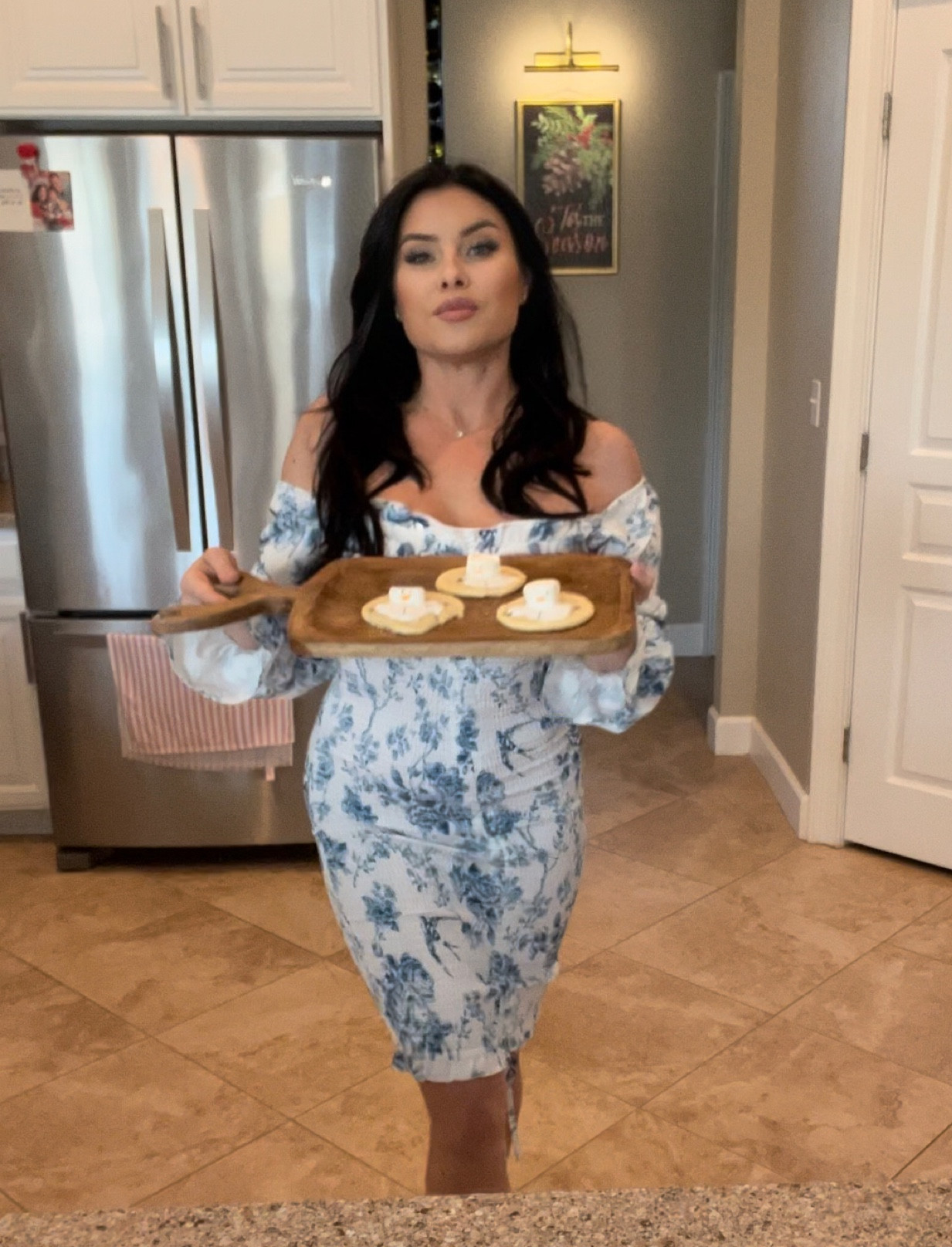 Florida snowman cookies!

How to:
Sugar cookies
Marshmellow cut in half
Orange icing and black icing with toothpick for paint brush on face
& white icing with a drop of water (just a drop) for the melted body🙌🏽♥️

#LTKHoliday #LTKGiftGuide #LTKSeasonal