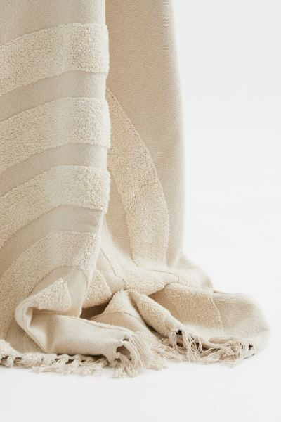 Large Tufted-motif Rug | H&M (US + CA)