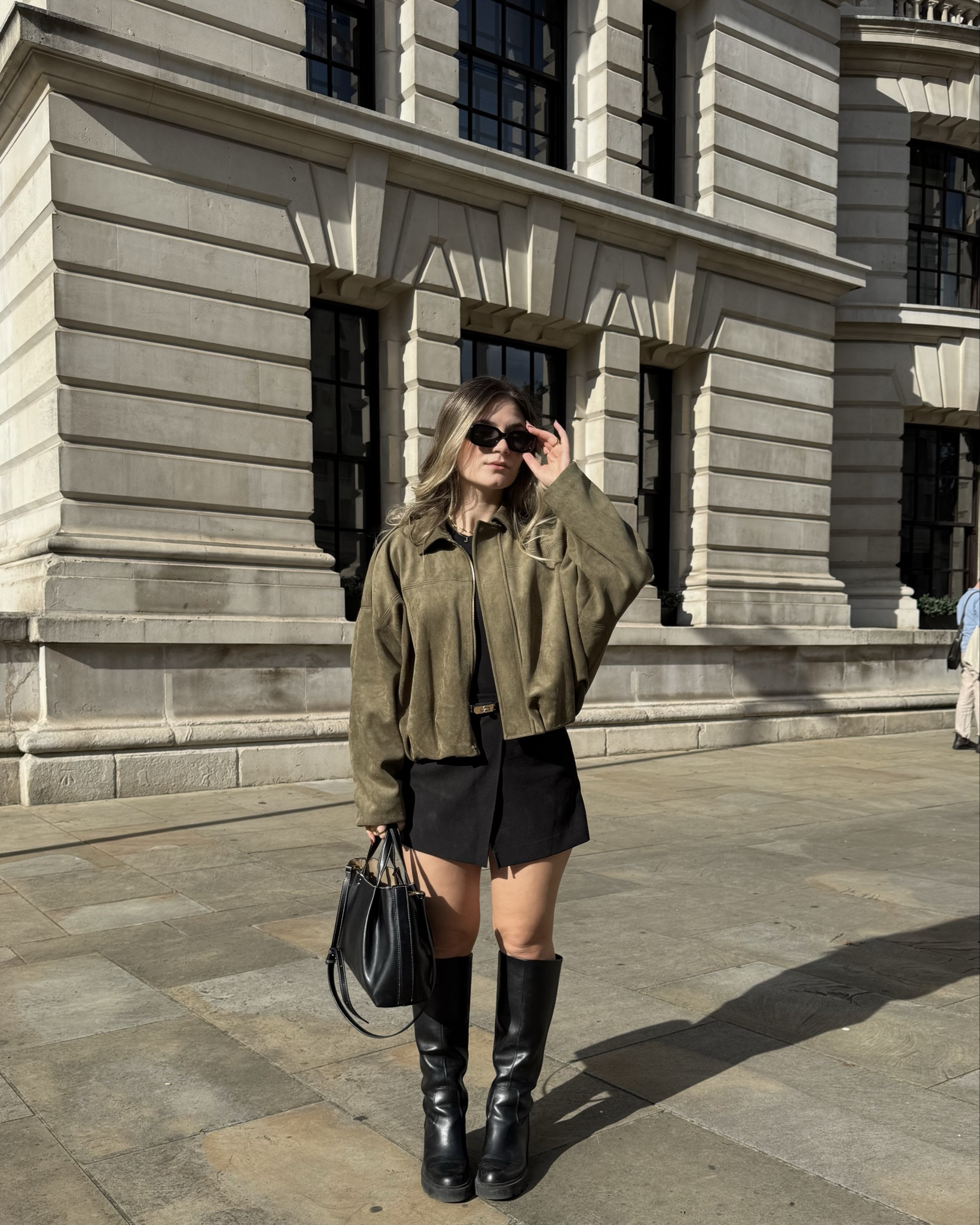 styling the viral suede bomber jacket from zara ✨ early autumn outfit 🍂 styling high knee boots #herbstoutfit #fallfashion #zarajacket #suede #suedejacket #herbst 

#LTKautumn #LTKdeutschland #LTKeurope