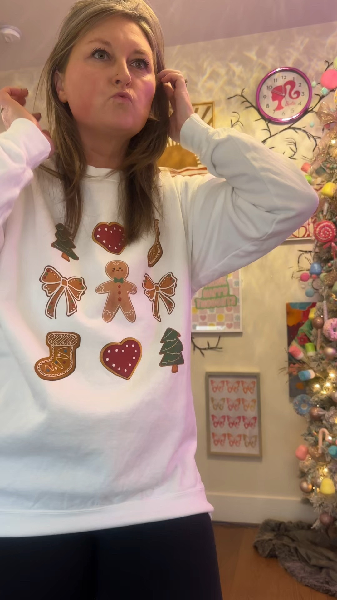 Cozy cute Gingerbread sweatshirt with the most comfortable leggings ever 

#LTKStyleTip #LTKMidsize #LTKSeasonal