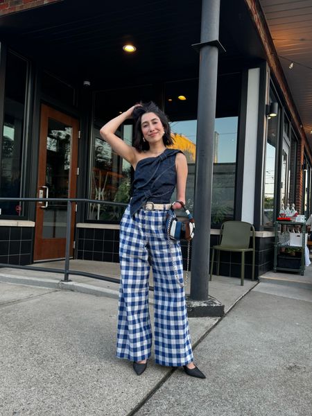 weekend look featuring these gorgeous gingham pants!! 💙 #statmentpants #summerlook 