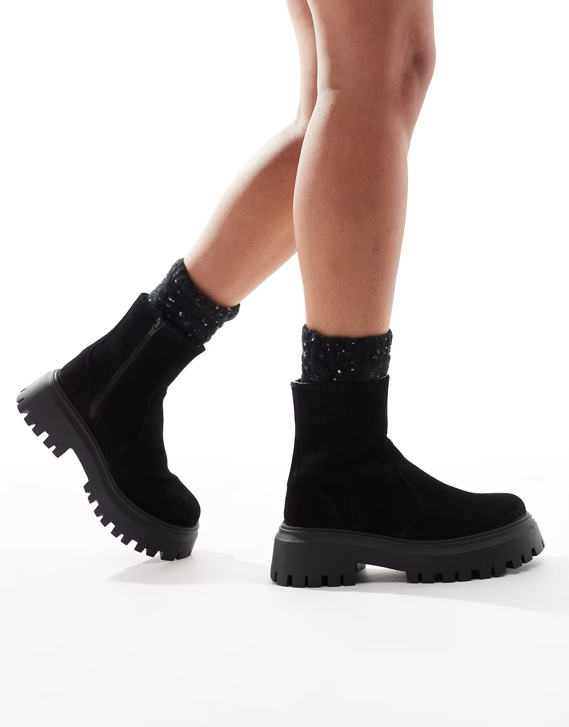 ASOS DESIGN Wide Fit – Antigua – Chelsea-Stiefel aus Wildleder in Schwarz mit Socken-Schaft, ... | ASOS (Global)