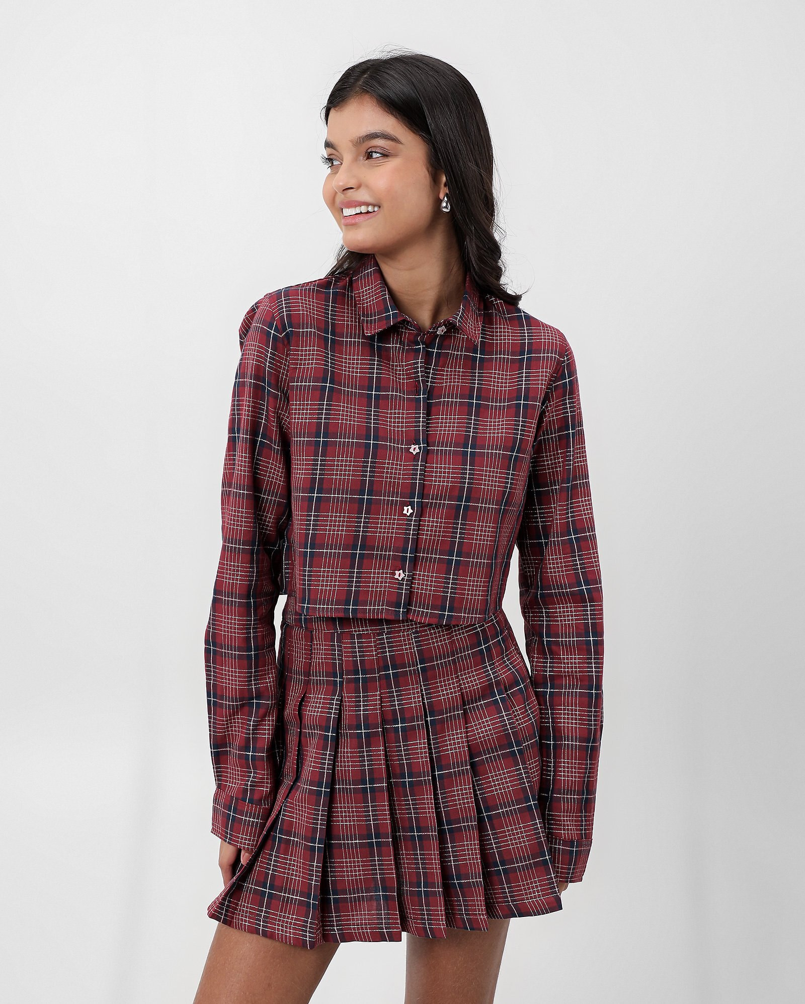 Saia curta juvenil college plissada xadrez vermelha | Pool | Riachuelo (BR)