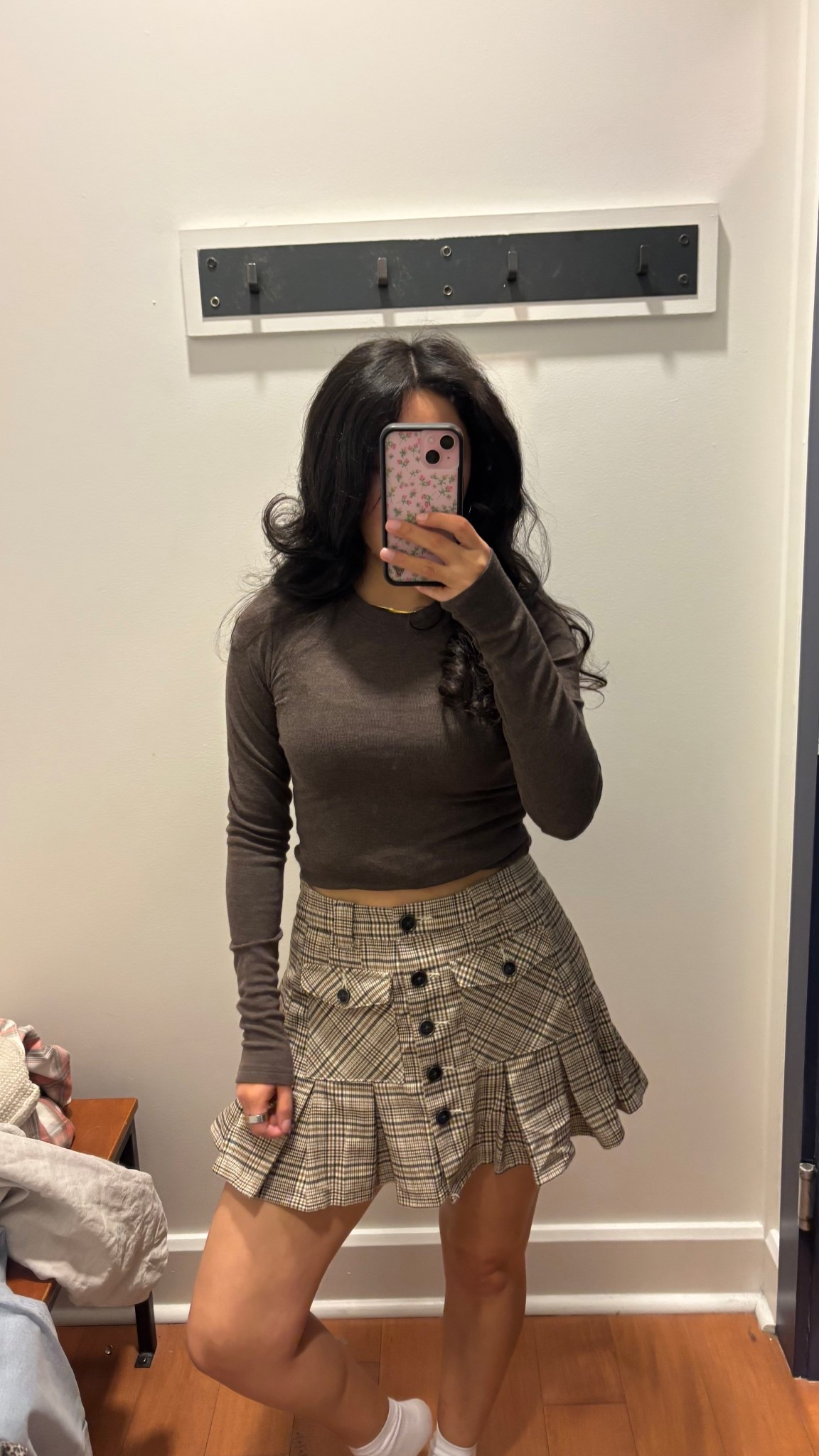 AE long sleeve cozy crew neck tshirt (s)
AE brown plaid mid rise skirt (0)
