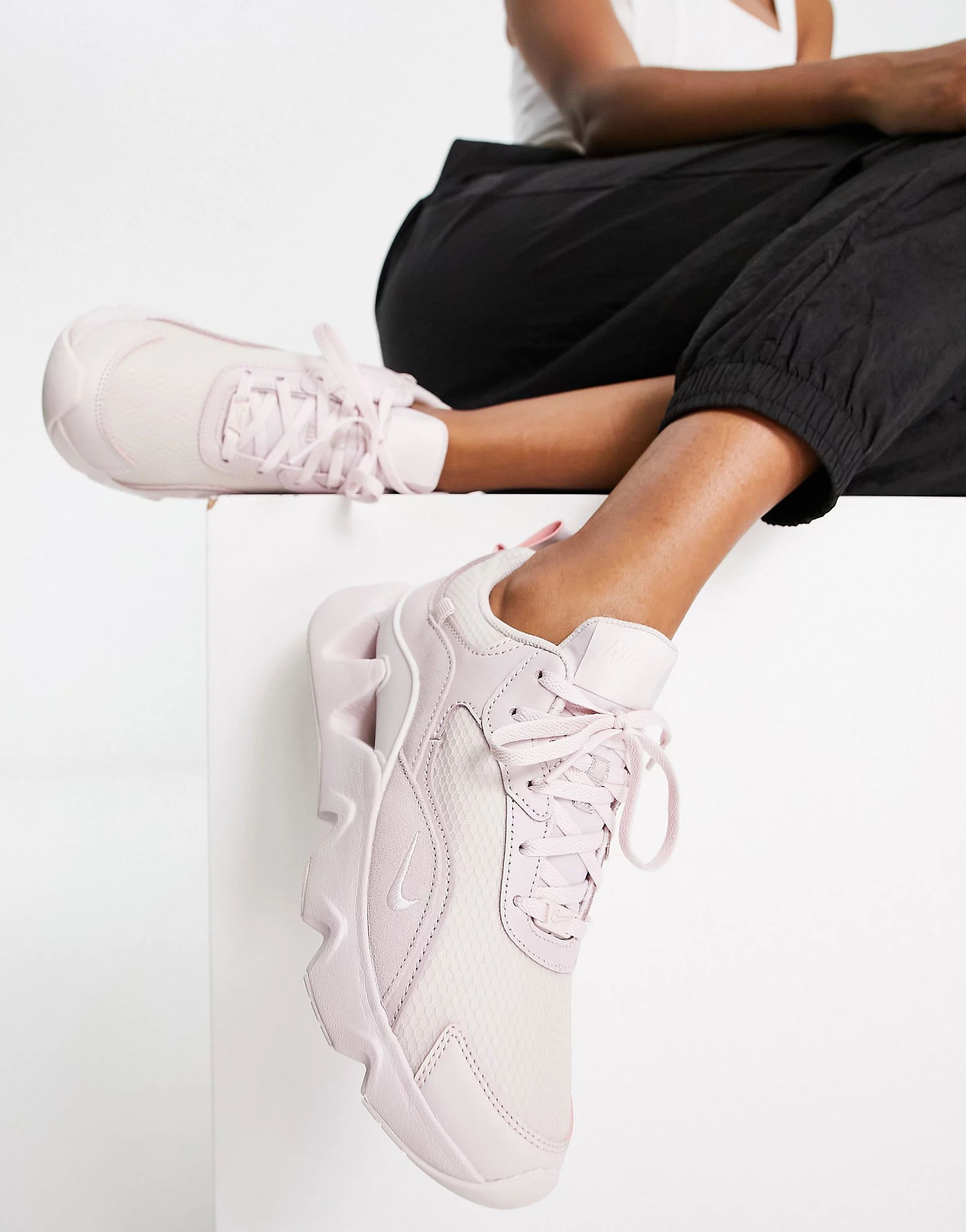 Nike Ryz 365 2 sneakers in light pink | ASOS (Global)