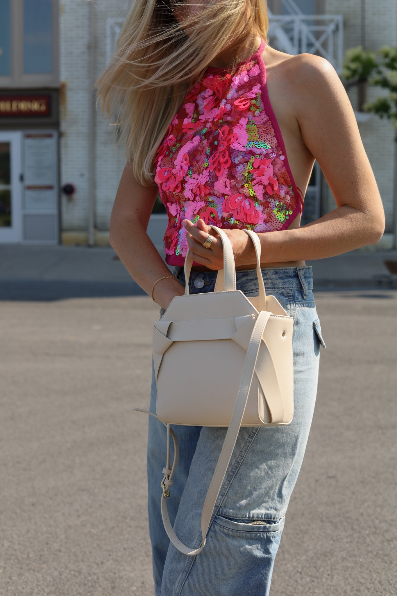 Zara sale live now!
Denim: 3991/028
Sequin Top: 3534/038

#LTKfit #LTKFind #LTKsalealert