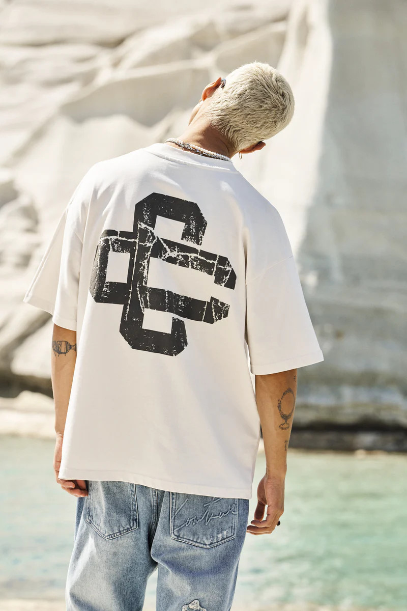 CRACKED PRINT EMBLEM T-SHIRT - OFF WHITE | The Couture Club