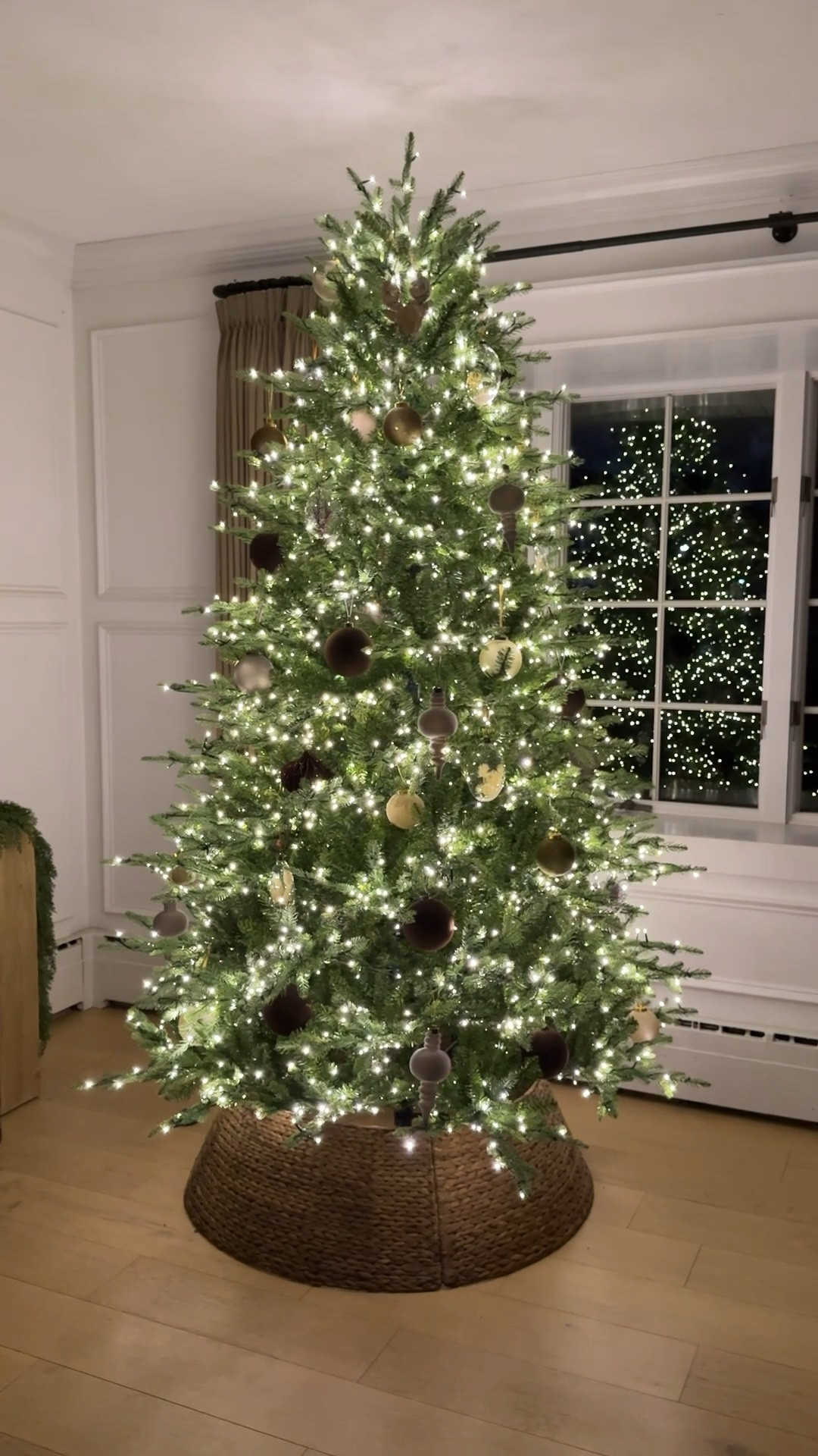 Look at that TWINKLE!! ✨
I own and love this viral twinkle tree in the standard 7.5 and slim version. This tree is affordable, realistic, and has the prettiest twinkle. These sell out early every year! 

Christmas tree | Christmas Decor | holiday decor | budget-friendly | home for the holidays 

#LTKHoliday #LTKSeasonal #LTKHome