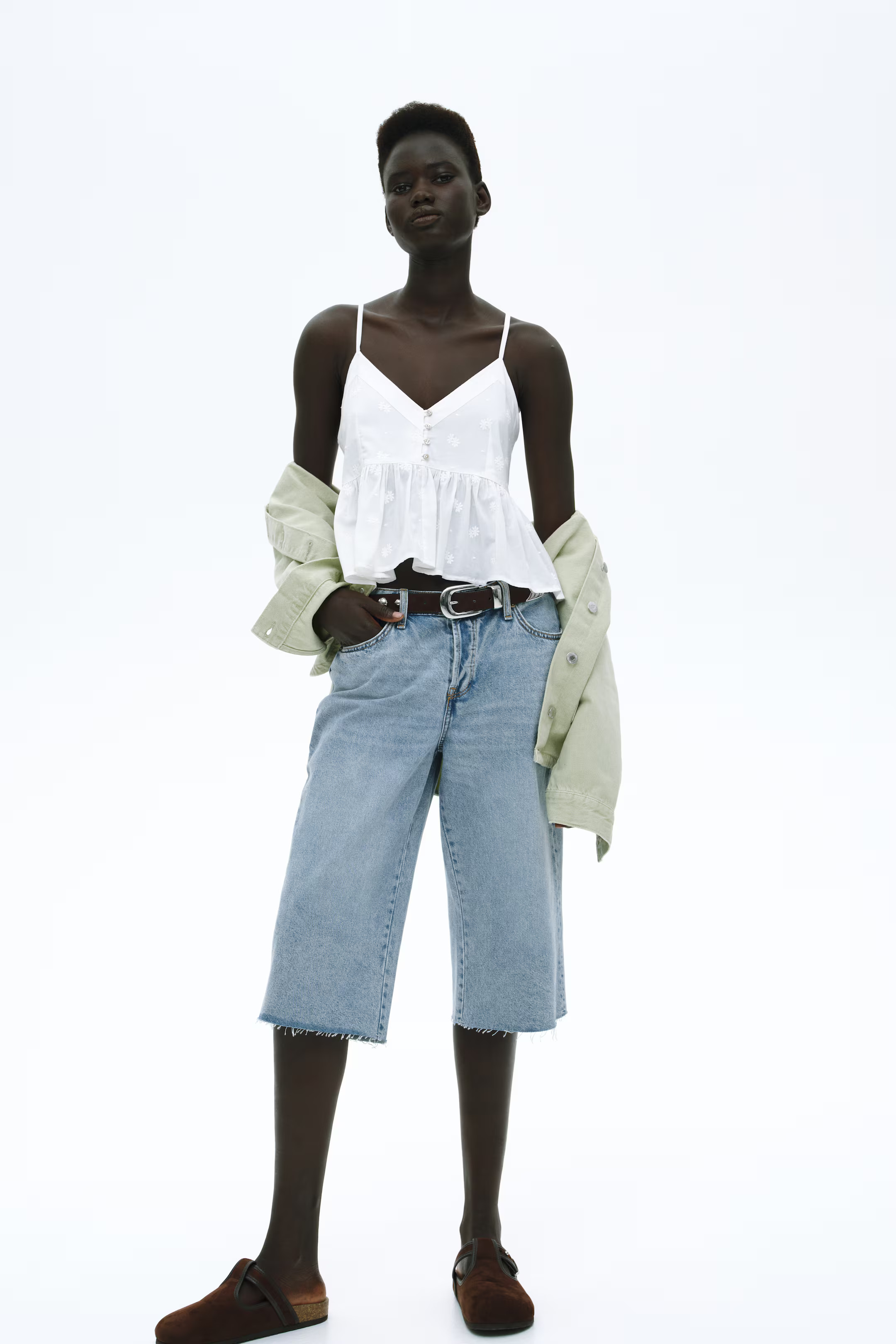 Shorts in denim al ginocchio a vita bassa | H&M (FR, IT, ES, PT, BE)