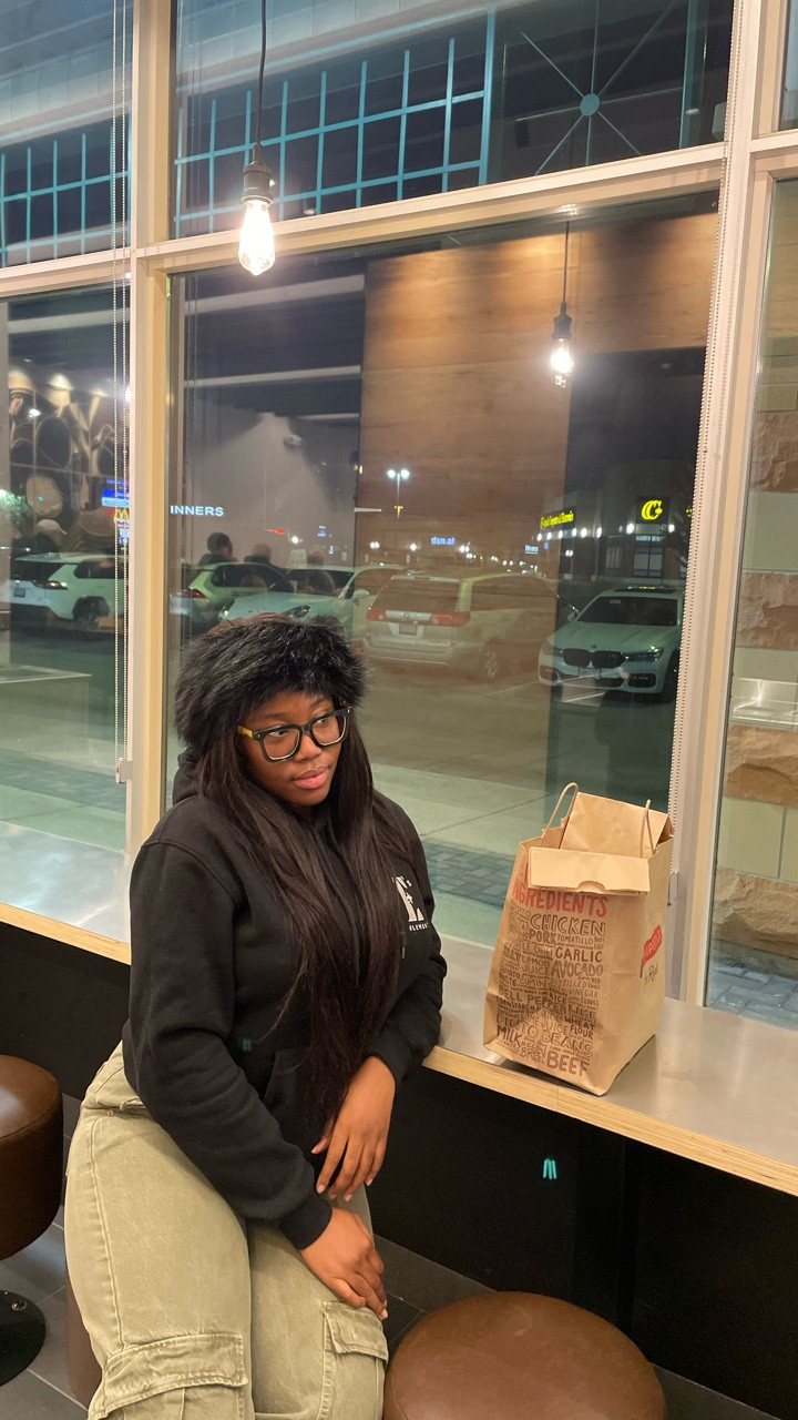 got to experience the soft opening of @chipotlecanada at its newest Oakville location in Abbey Centre 🤤
and as a first-timer… I’ve definitely been missing out 😭. now I know why my siblings love it so much 

didn’t even know they served tacos (embarrassing, I know), but the flexibility to choose every topping was perfect for the picky eater in me 🌯✨

also loved their low-cal, low-sugar beverage options. the berry agua fresca was so refreshing 🍓🧊
Oakville needed this one fr and a great spot to add to your foodie list 🤏🏾

📍: Chipotle Mexican Grill
203 North Service Rd W, Oakville, ON L6M 3R2
.
.
.
#oakville #oakvilleontario #oakvilleeats #haltonregion #gtaeats #thingstodoinoakville #oakvillerestaurants #oakvilleblogger

#LTKcanada #LTKwinter #LTKgiftguide