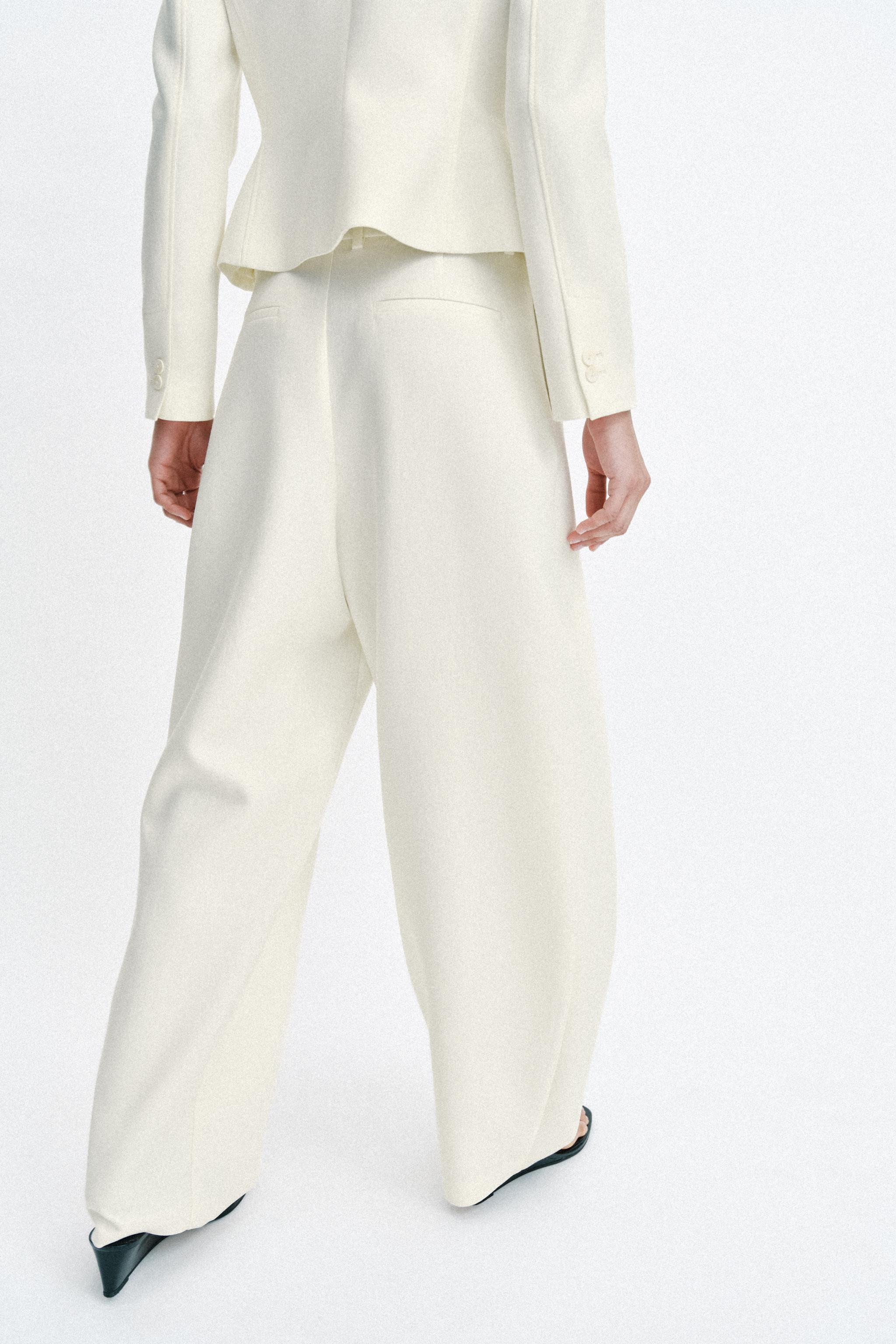 VOLUME TROUSERS WITH DARTS | Zara UK