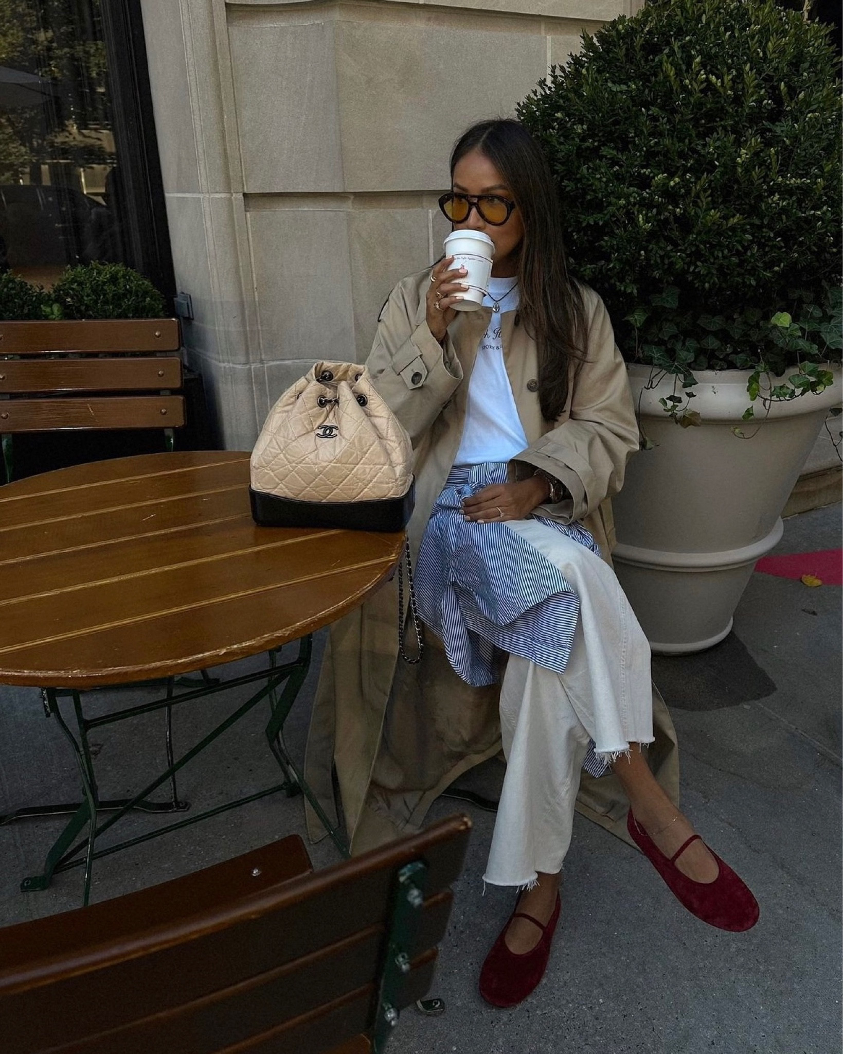 Quick coffee recharge. ❤️#nyc #ootd