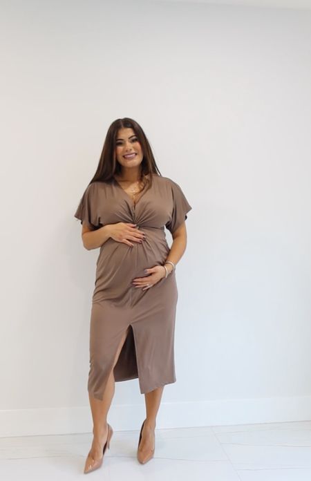 I am obsessed with this mocha maternity dress!  I ordered size large for reference perfect for spring events

Midi dress
Maternity dress
Spring outfit


#LTKstyletip #LTKparties #LTKbump