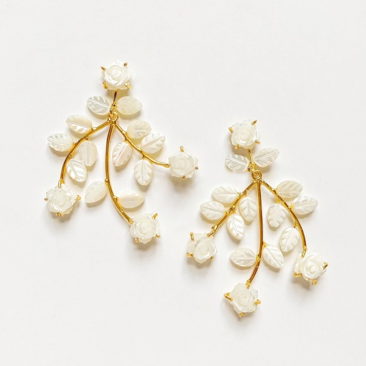 Carved Rose Flower + Leaves
	
		$0.00 
		$86.00
	
	$86.00

	

								DETAILS:
Pearls
Gold plate... | Vivian Drew