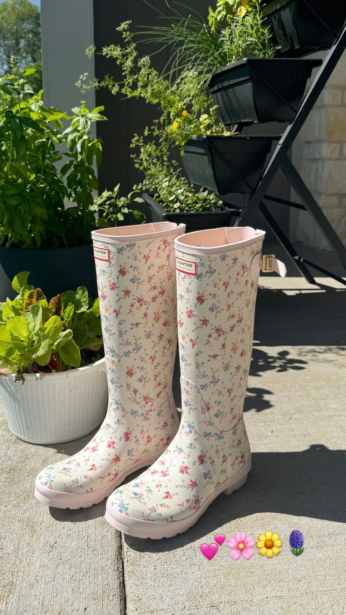 The hunter boot x love shack fancy collab is a dream!! True to size

Rain boots

#LTKShoeCrush