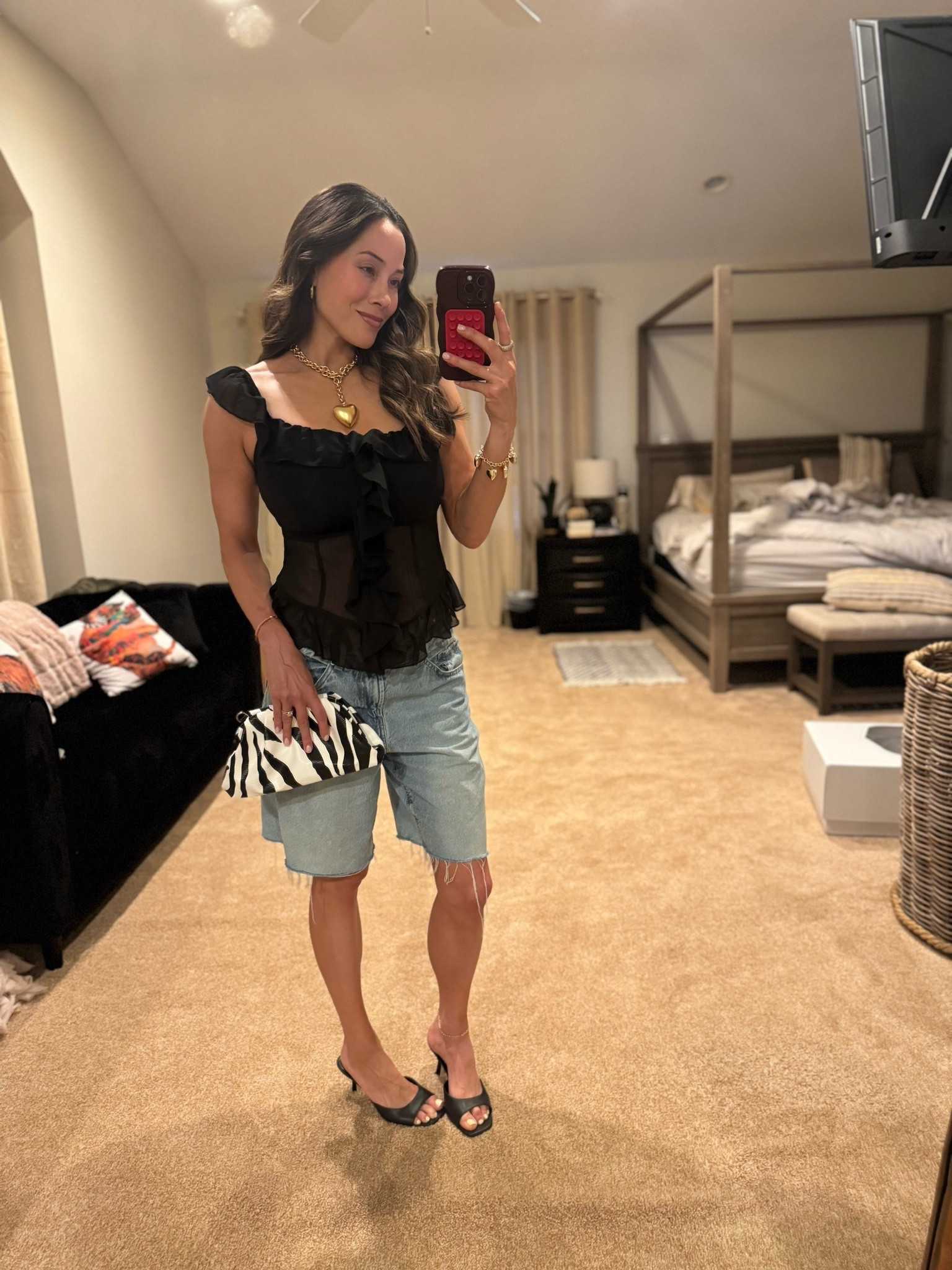 Baggy denim, cute top, statement clutch, gold jewelry, simple heels. Love this combo 🖤

#LTKootd
