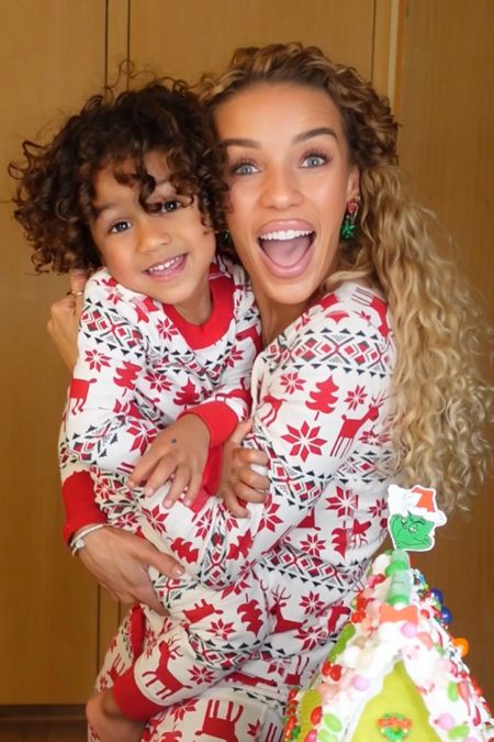 Love matching pajamas😍🎁