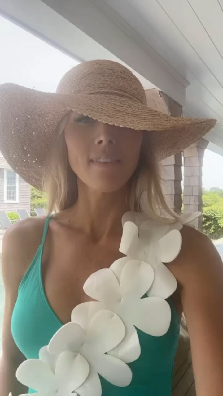 ☀️ Summer getaway style, coming right up! Whether you're beach-bound, exploring a dreamy coastal town, or just soaking up sunshine in your own backyard—these vacation fits are light, effortless, and oh-so-pretty. I've linked the pieces I'm packing (and wearing on repeat) right here for you! ✈️🌴✨

🧳 Tap to shop the looks that are making this season feel like a vacation—even if it's just in spirit. 💛 

 #LTKSeasonal #LTKU #LTKStyleTip