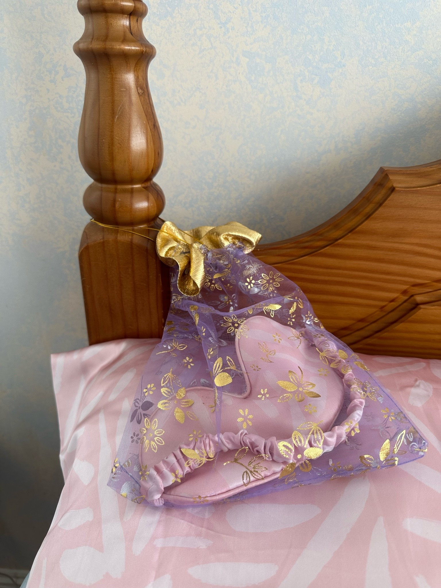 Night-time beauty bag / silk eye mask / silk hair scrunchie / silk pillowcase

.. add that little touch of luxury !! 

#luxury #beauty #bedtime

#LTKluxury #LTKtravel #LTKbeauty