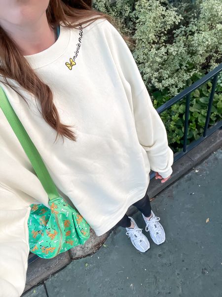 Comfy Disney outfit 💛 size S in the sweatshirt, it’s oversized !
