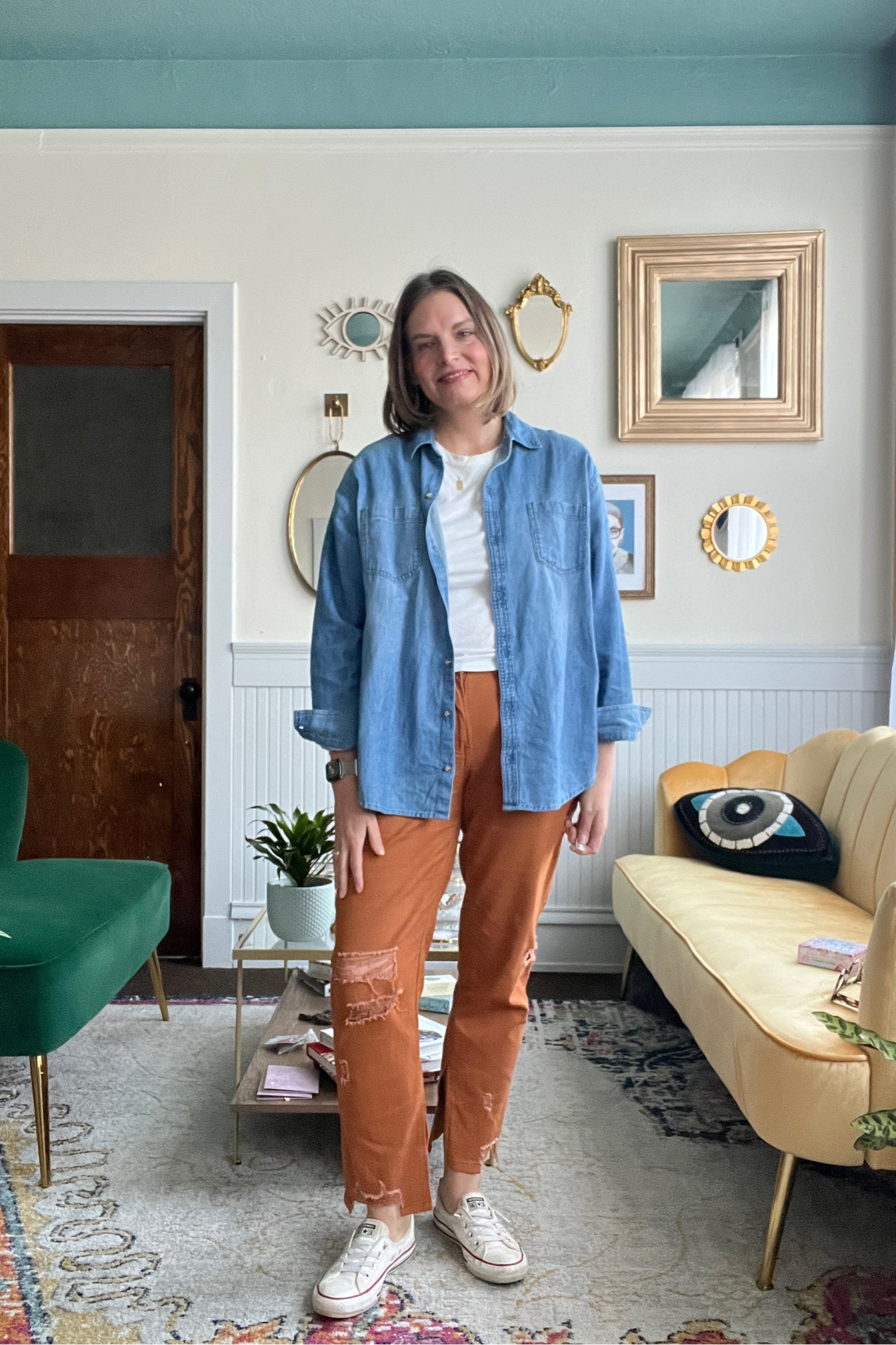 Gold pants for the win 

#LTKmidsize #LTKSeasonal #LTKover40