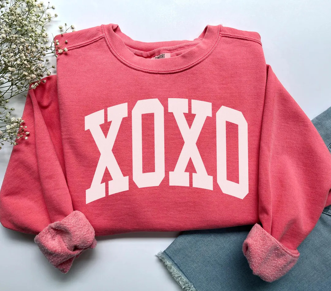 XOXO Sweatshirt, Comfort Colors XOXO Shirt Valentines Day Gift XOXO Sweater, Valentines Day Shirt... | Etsy (US)