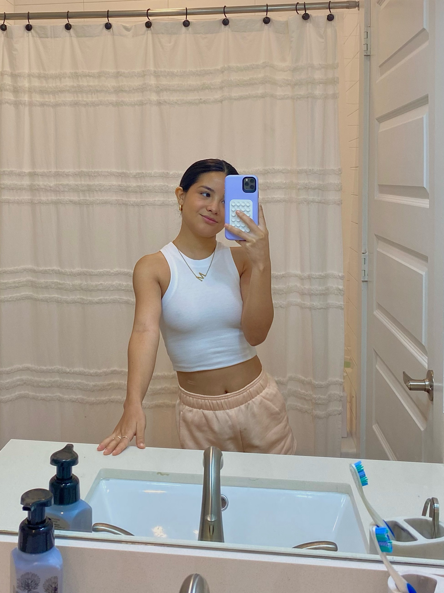 top is size xxs and bottoms are size s ✨


(they didn’t have the creamsicle color online) 