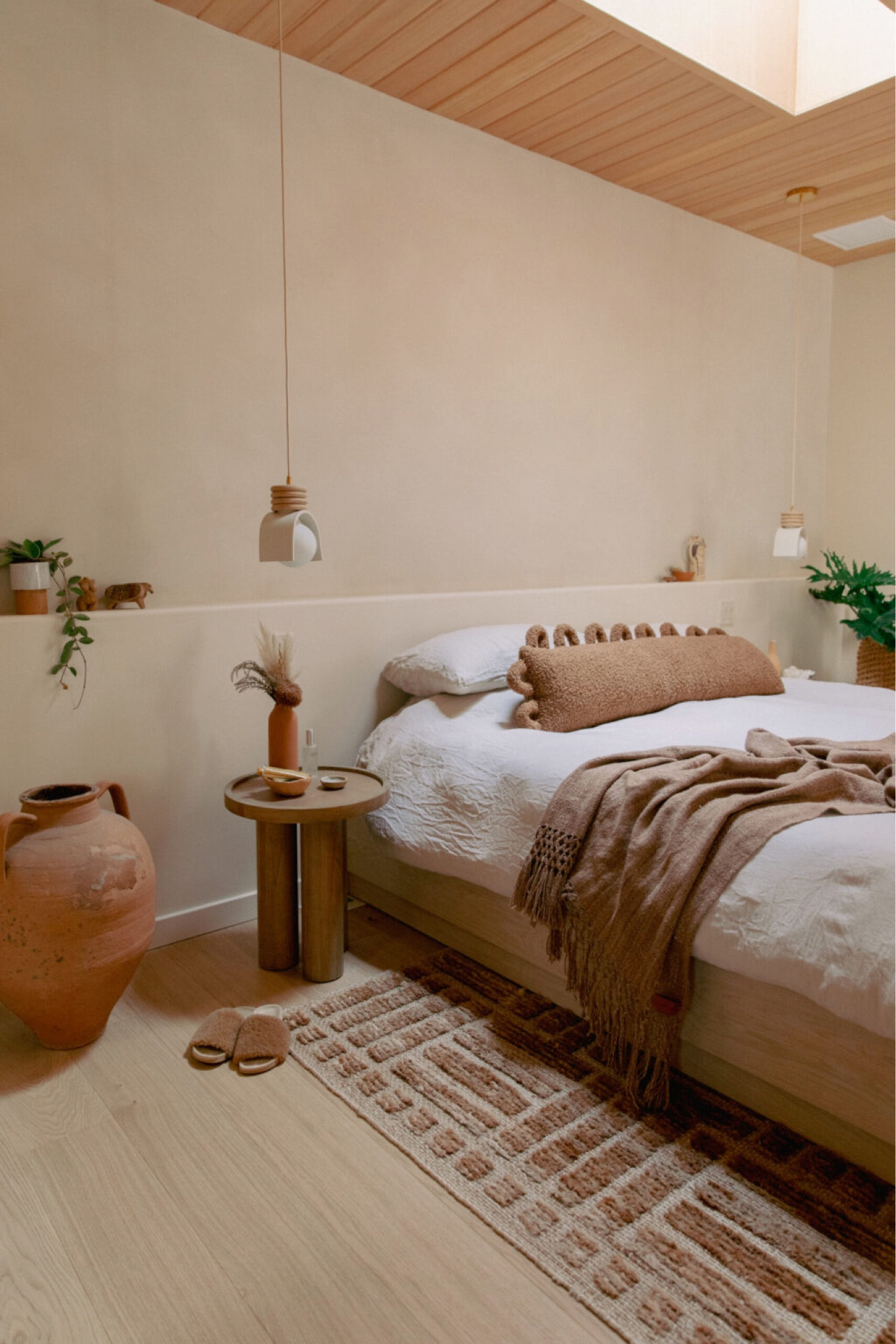 Neutral Mediterranean inspired bedroom - linen bedding - hanging pendant lights 

#LTKhome