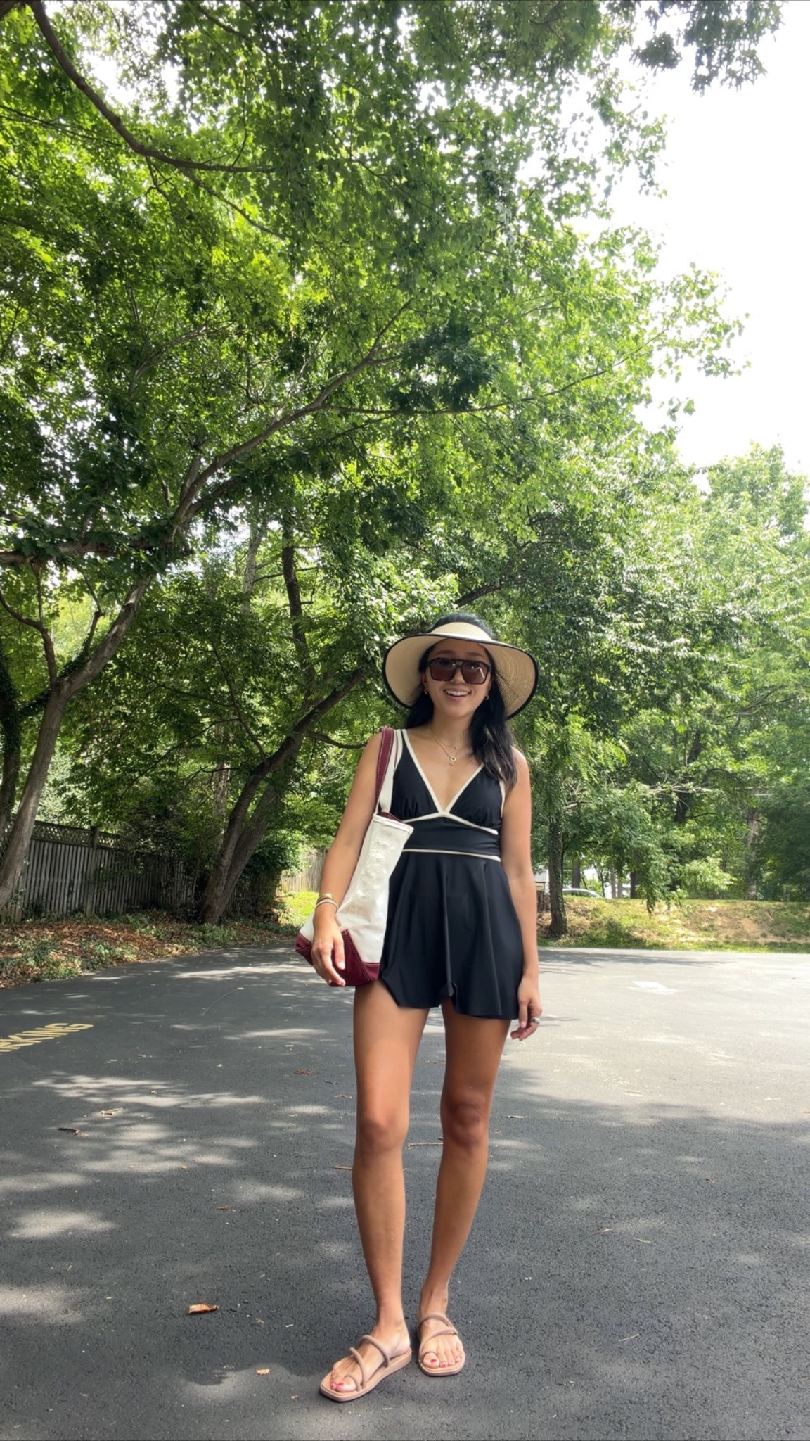 Small in swimsuit 
6 in shoes (I’m usually 6.5)
Large with regular straps in boat and tote