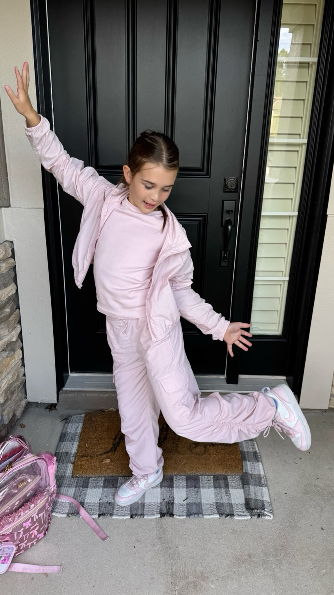 Someone was really feeling her @oldnavy outfit today 💕
40-50% off activewear on sale!!! 

#TweenGiftideas #tween #pink #girlsclothes #activewearset #backpack #ltksalealert 

#LTKFindsUnder50 #LTKKids #LTKActive