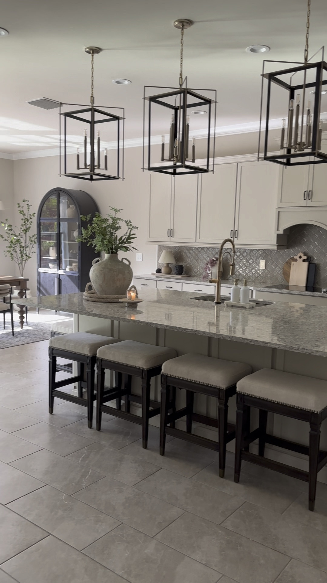 Favorite views lately ✨


Arch cabinet, Hattie cabinet, Arhaus cabinet, olive tree, fluted planter, Minka vase, visual comfort, Jagger chairs, puddle mirror, checkered rug

#LTKhome