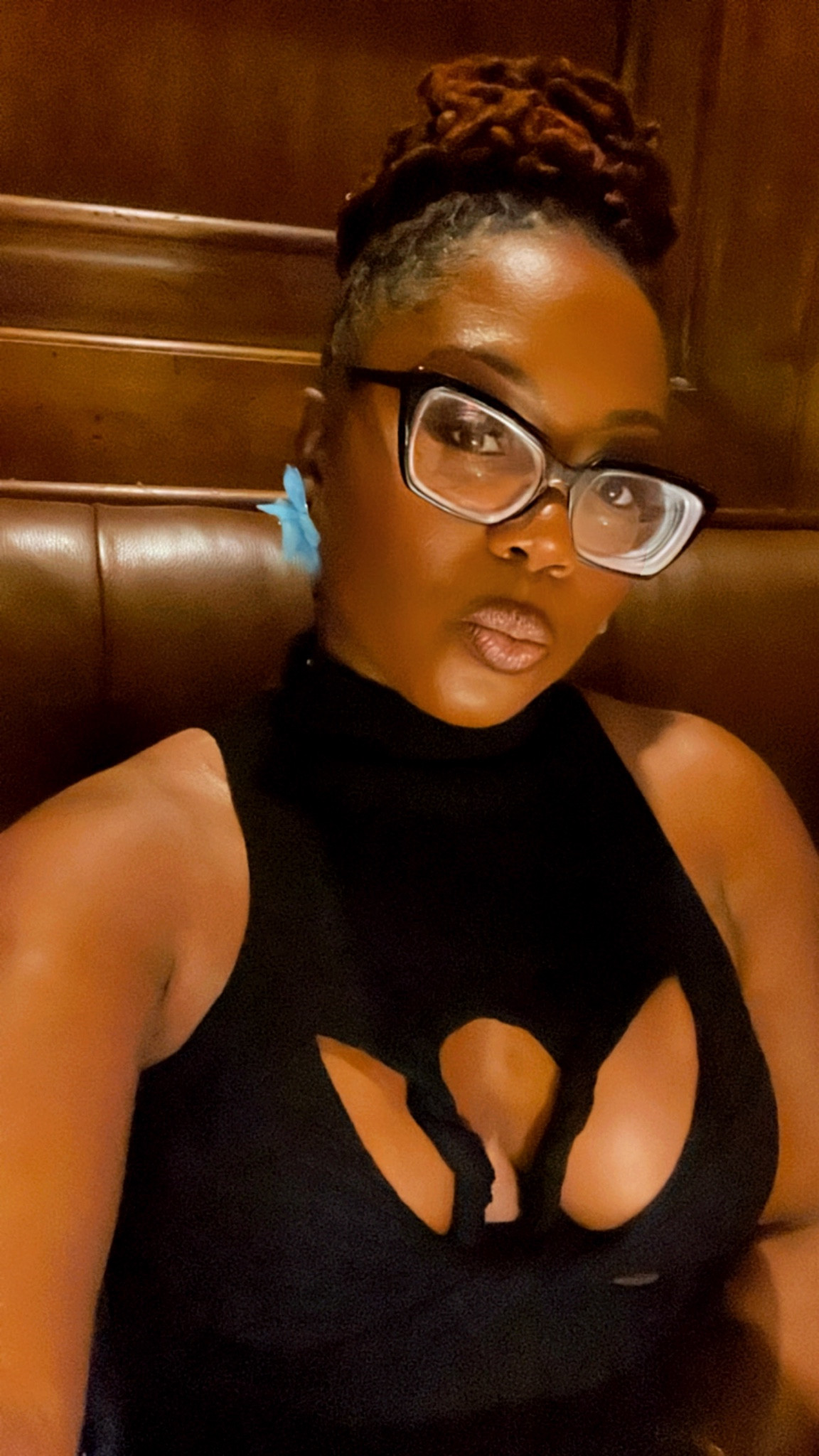  This Black mock turtle neck was perfect for a dinner date ❄️🖤

#LTKStyleTip #LTKBeauty #LTKFindsUnder50