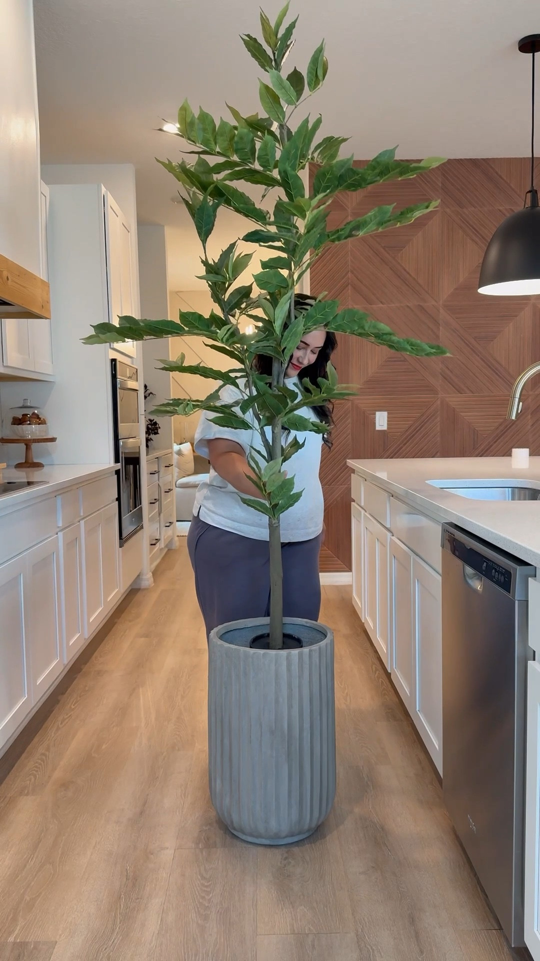 How I styled this cute fluted planters 🥰



Faux tree
Fluted planter
Home
Home decor 

#LTKHome