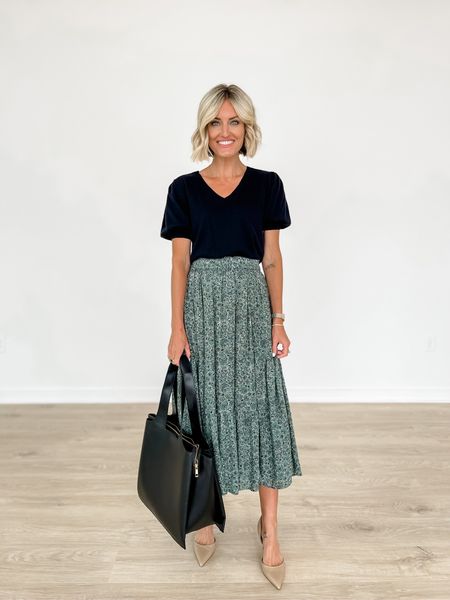Workwear staples! I am wearing an XXS in the skirt and XS in the top! Great for teachers 👏

Loverly Grey, workwear outfit, work outfit

#LTKFind #LTKstyletip #LTKworkwear