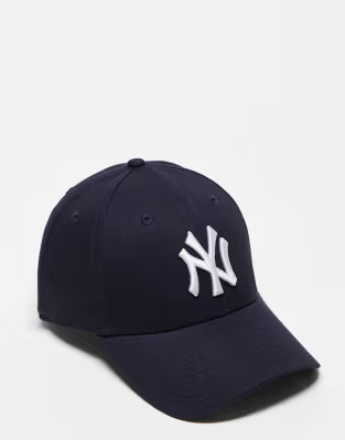 New Era NY Yankees 9forty cap in dark navy | ASOS (Global)