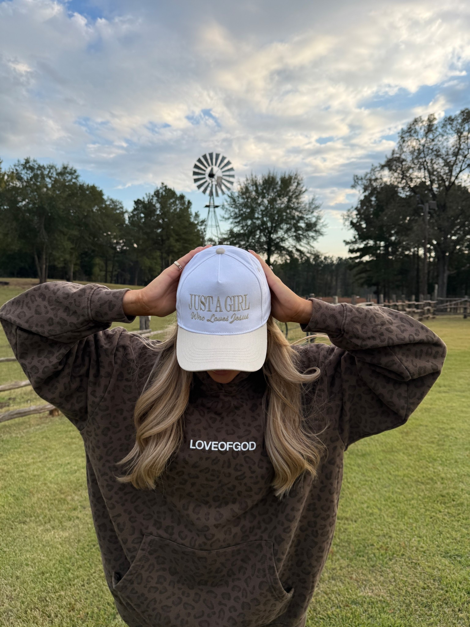 Just a girl who loves Jesus hat 🤍🤍