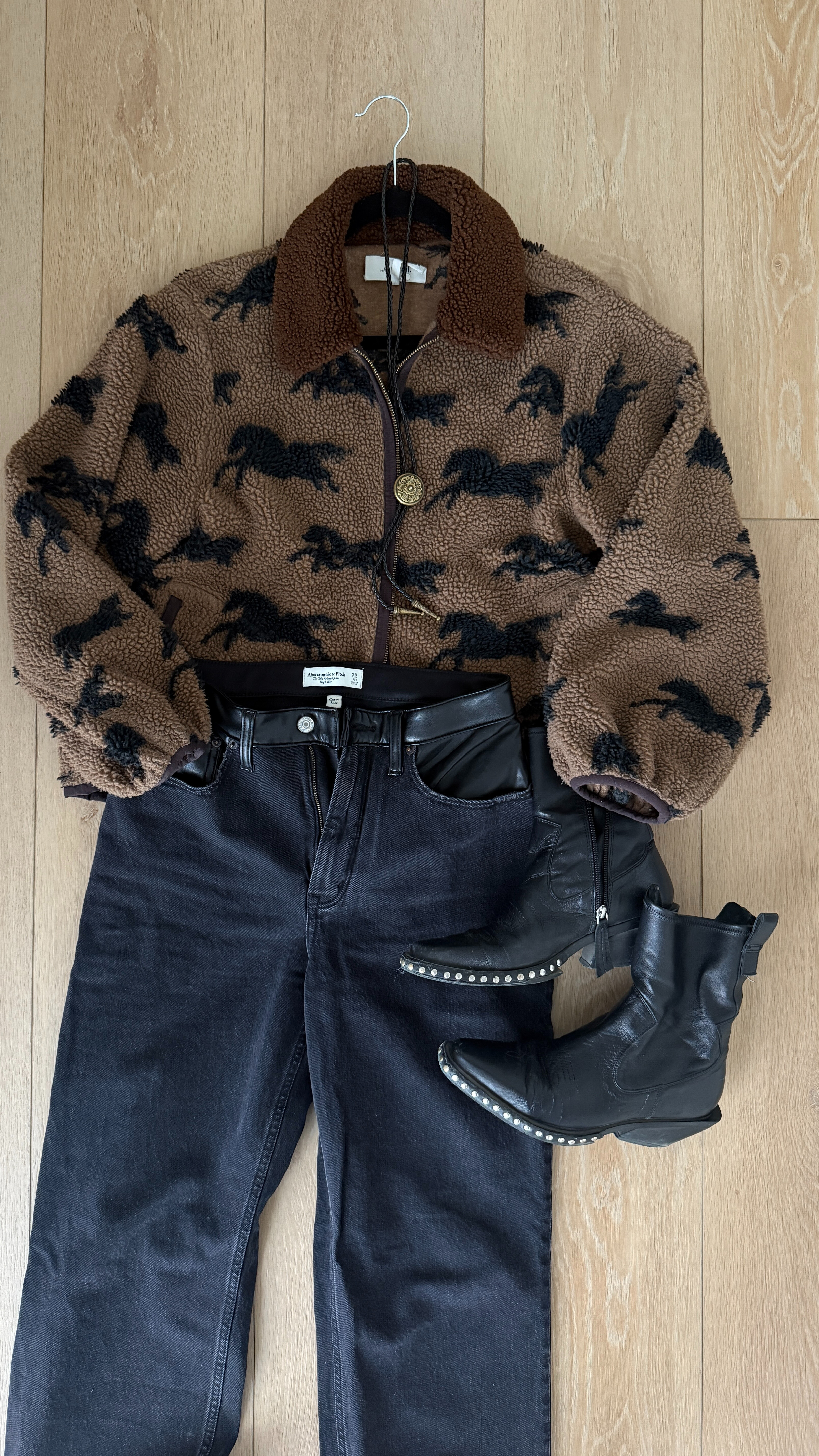 Montana outfit inspo! 

montana l mountains l fall l spring l western jacket l western l jeans  

 