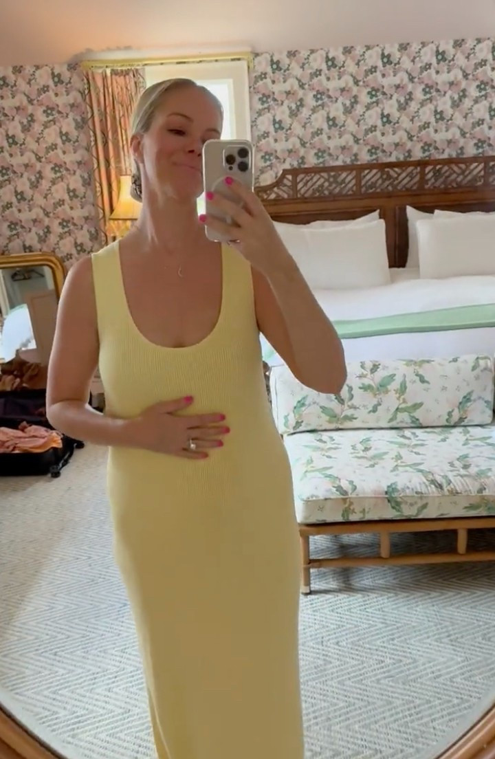 I love this butter yellow knit dress it’s perfect for summer! Lightweight dress, butter yellow, trending, maternity fashionn